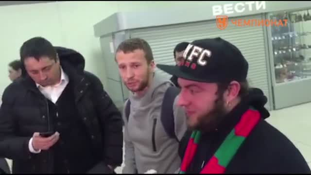 Освобожденные из тюрьмы во Франции болельщики вернулись в Россию