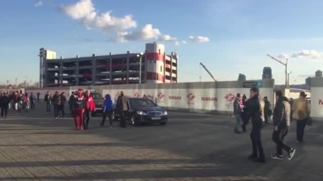 Леонид Федун приезжает на стадион перед игрой с «Уралом»