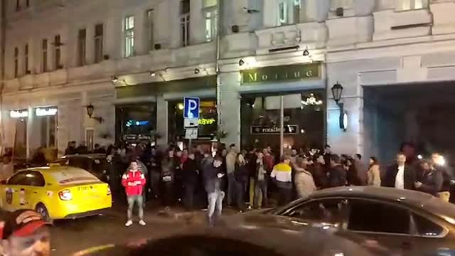 Фанаты «Спартака» празднуют чемпионство в центре Москвы