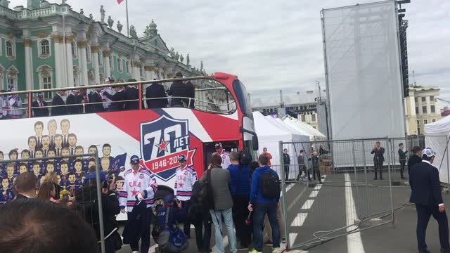 Игроки СКА прибыли на Дворцовую площадь