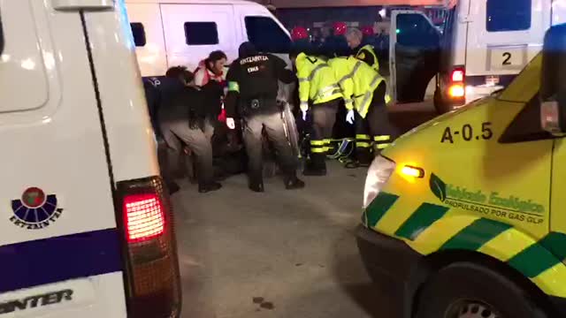 Видеоролик с полицейскими, пострадавшими в беспорядках