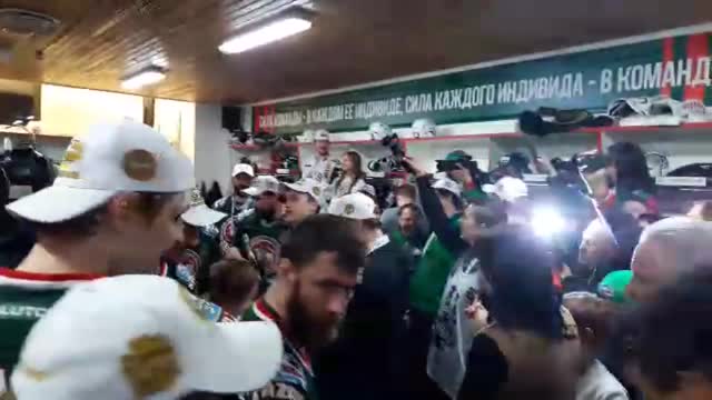 Чемпионская раздевалка «Ак Барса» после победы в Кубке Гагарина