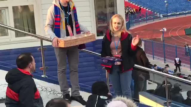 Пирожки, «спор на 200» и конь Савраска на стадионе в Хабаровске