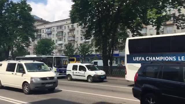 У «Реала» в Киеве три машины сопровождения