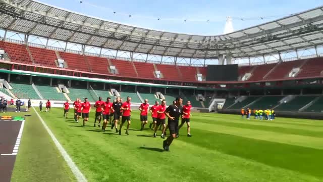 Судьи чемпионата мира разминаются на стадионе «Локомотив»