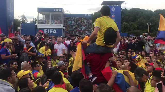 Колумбийские болельщики в фанзоне