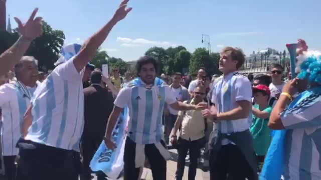 Аргентинцы поют на Манежной