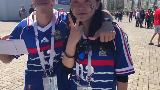 Китайские болельщики сборной Франции говорят по-русски