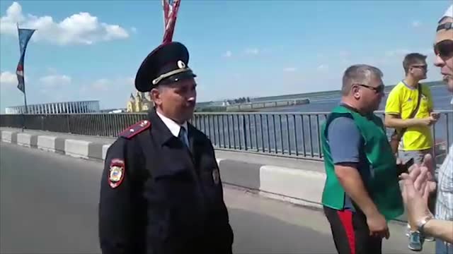 Представитель полиции: пешеходный мост закрыт