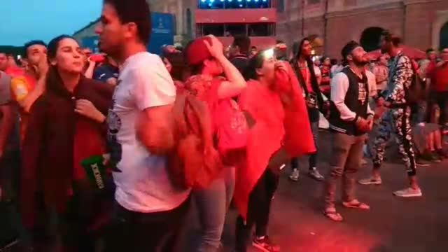 Тунисские болельщицы плачут после гола Кейна