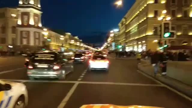 Болельщики в Санкт-Петербурге продолжают праздновать победу