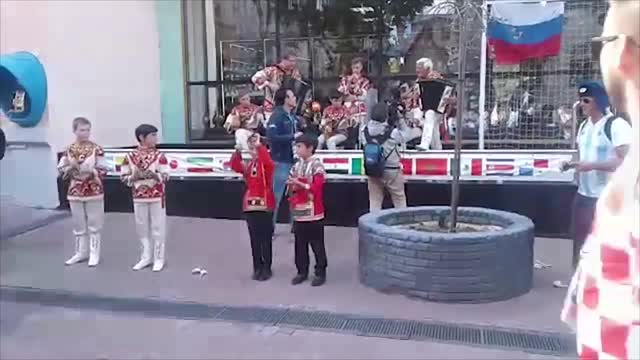 Уличный концерт на нижегородском арбате