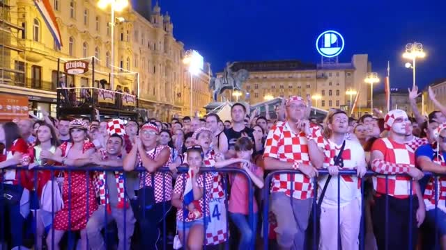 Болельщики в Загребе ликуют после победы над Аргентиной