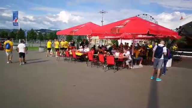 Болельщики начинают подтягиваться к стадиону «Фишт»