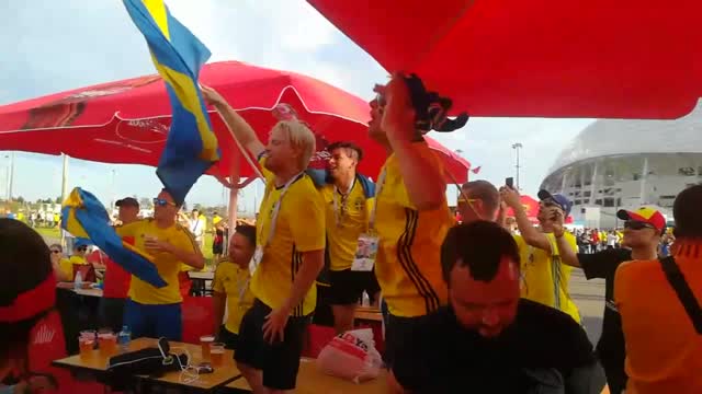 Немецкие фанаты в шведском котле