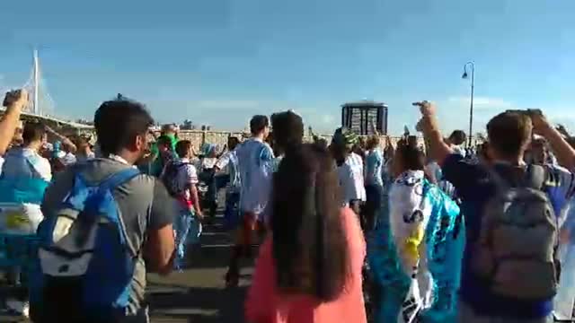 Аргентинцы зажигают у стадиона