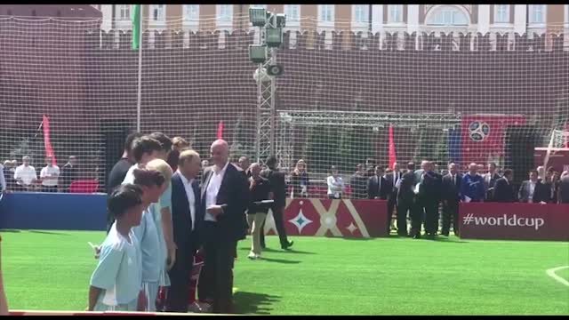 Путин и Инфантино в парке ФИФА на красной площади