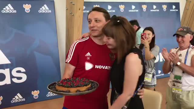 Сборная России поздравила журналистку RT с днём рождения