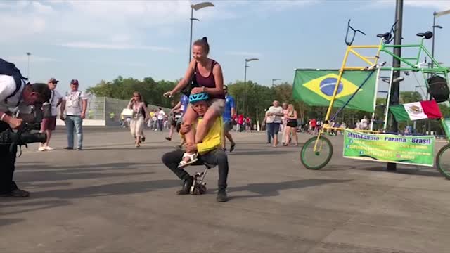 Бразилец путешествует на чемпионаты мира на велосипеде