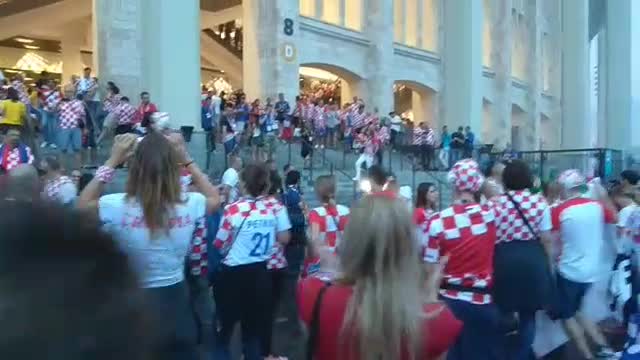 Хорваты поют после поражения!
