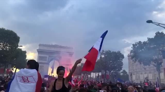 Как в Париже смотрели финал чемпионата мира