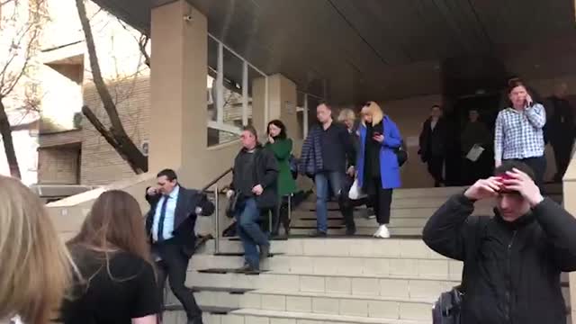 Родственники Кокорина и Мамаева покидают здание суда