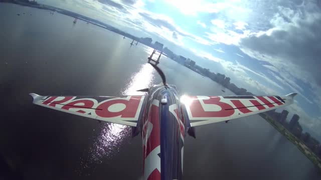 Муроя выиграл гонку Red Bull Air Race в Казани