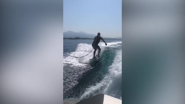 Овечкин попробовал себя в сёрфинге
