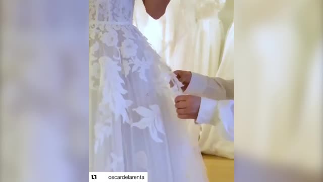 Как готовилось свадебное платье Каролины Возняцки