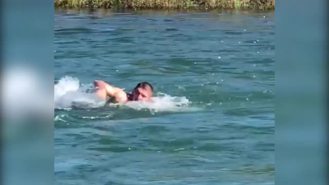 Нурмагомедов плывёт против течения в холодной воде