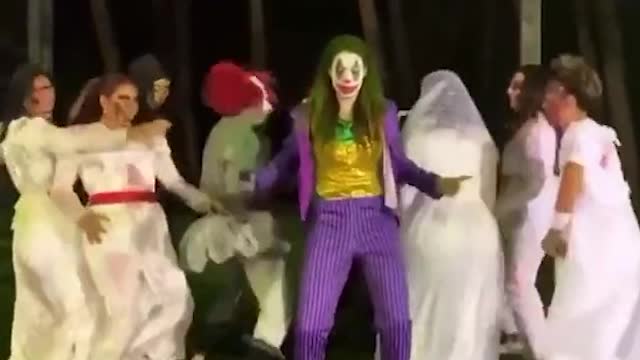 Игроки женского «Атлетико» станцевали в костюмах на Хеллоуин