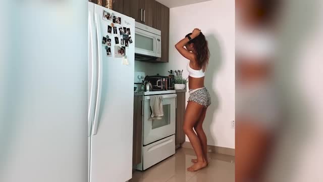 Видео танцующей на кухне боксерши стало вирусным