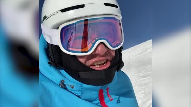 Губерниев спел песню во время горнолыжного спуска