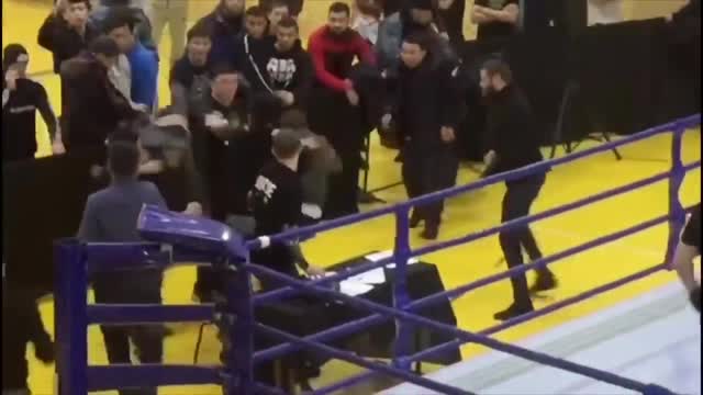 Турнир MMA в Нур-Султане завершился массовой дракой