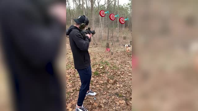 Андрей Свечников тренируется в стрельбе