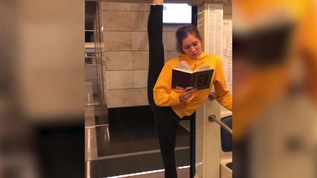 Чемпионка ОИ Донскова нашла новый способ поездки на метро