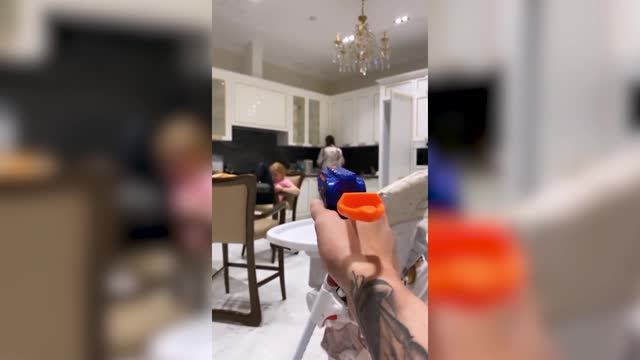 Тарасов угрожает жене игрушечным пистолетом