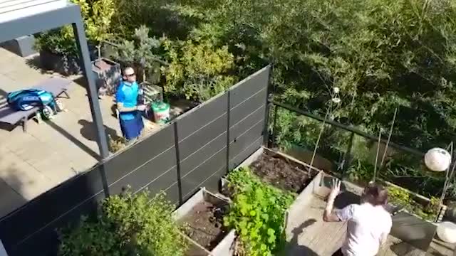 Балконный теннис между соседями
