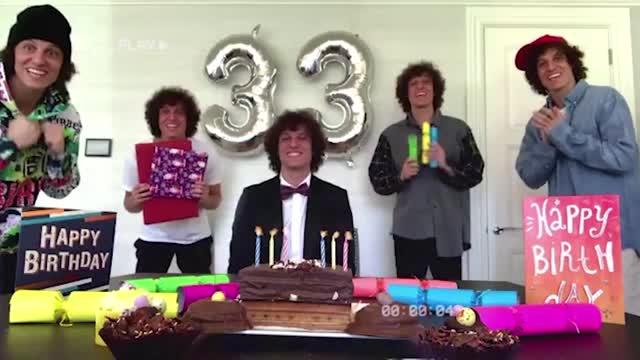 Давид Луис празднует день рождения со своими клонами