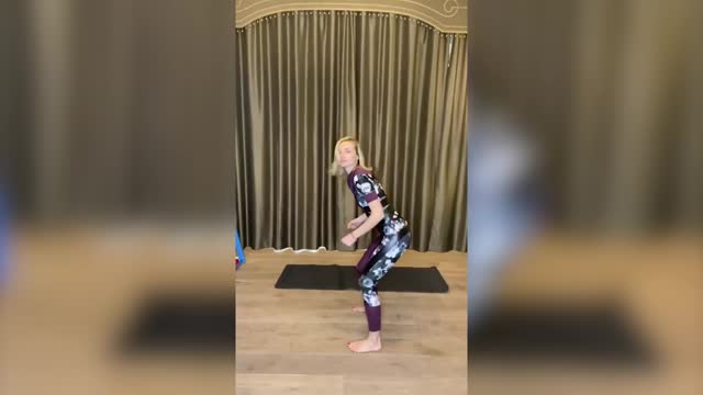 Полина Гагарина занимается спортом с маленькой дочерью