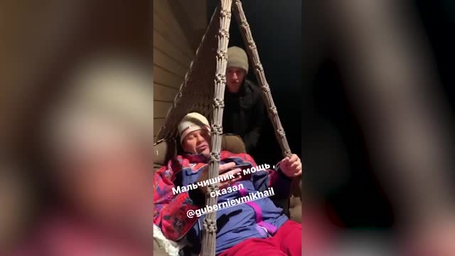 Дмитрий Губерниев с сыном поют «Секс, секс, как это мило»