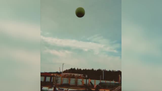 Гимнастка Селезнёва исполнила сложный трюк с огромным мячом