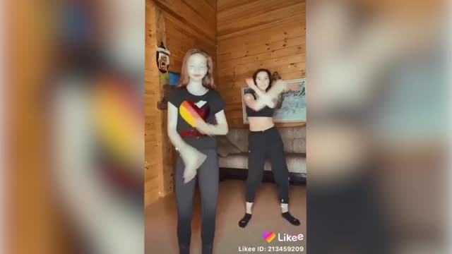 Алина Загитова с сестрой зажигательно танцуют