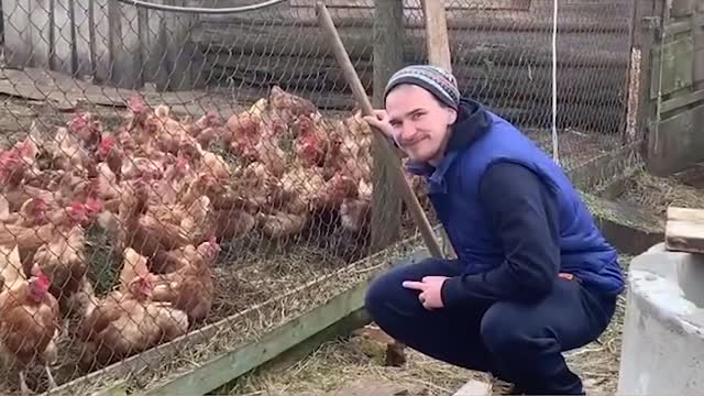 «Встреча с болельщиками». Бучневич показал видео с курицами