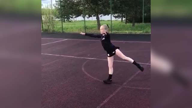11-летняя ученица Плющенко прыгнула два четверных на асфальте