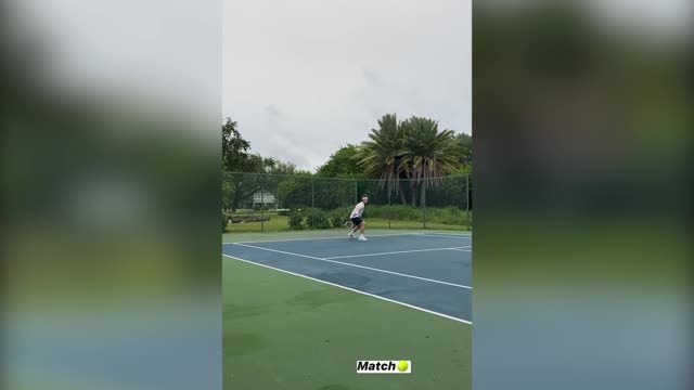 Сергачёв попробовал себя в теннисе