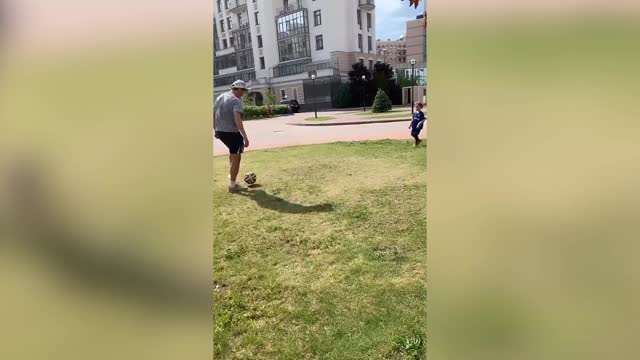 Юрий Жирков сыграл в футбол со своими детьми