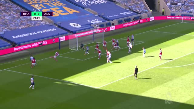 1:1. Льюис Данк («Брайтон») заталкивает мяч в ворота «Арсенала»