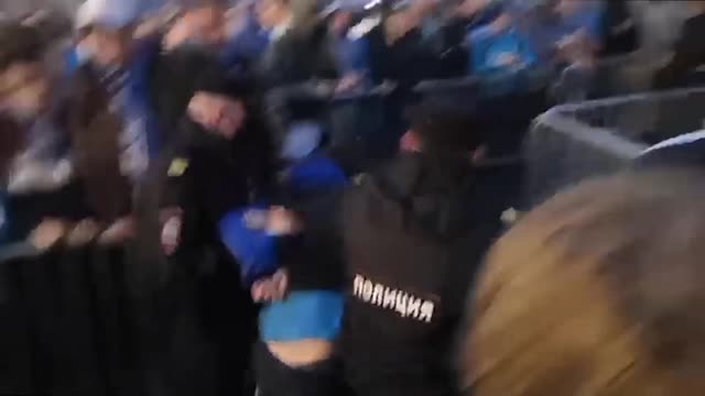 Полиция начала задержания болельщиков