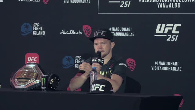 Чемпион UFC Пётр Ян — о победе над Жозе Альдо